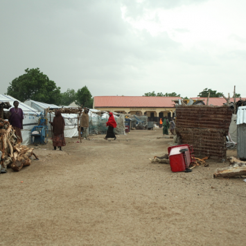 Nigéria: “Algumas crianças sabem desenhar melhor uma arma do que uma bola de futebol”