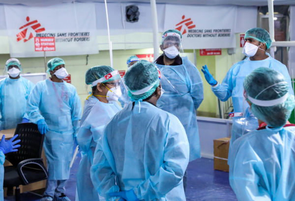 Desafios, medos e o estigma de trabalhar na linha de frente da COVID-19 na Índia