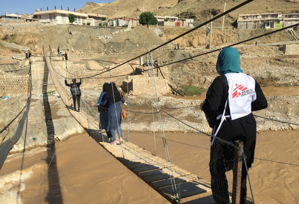 Oferecendo cuidados de saúde a pessoas vulneráveis em Lorestan após enchentes no Irã