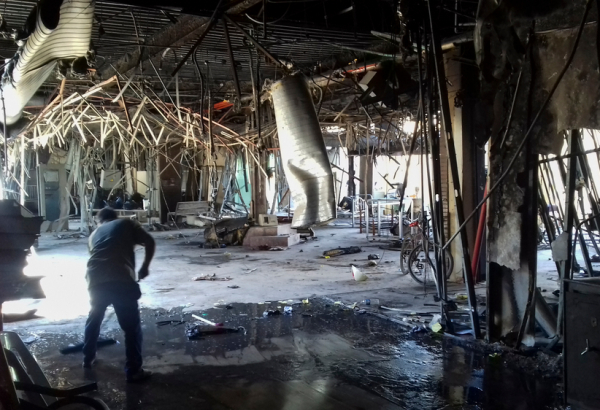 Instalação de saúde destruída pela violência em Mossul.