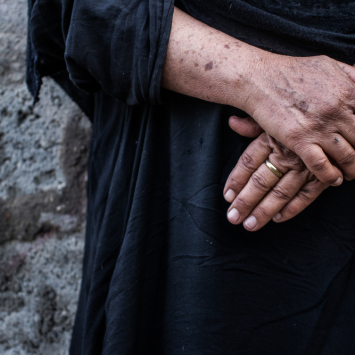 "Ninguém pode dizer que estamos felizes porque não estamos vivendo entre as árvores que plantamos e as abelhas que criamos"