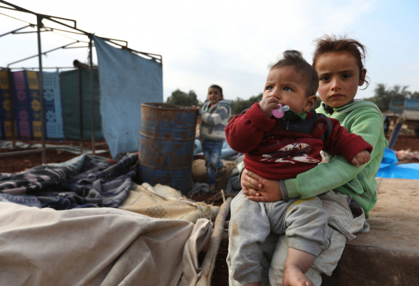 Milhares lutam para sobreviver no noroeste da Síria durante o inverno