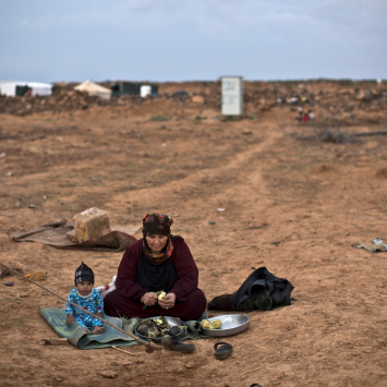 MSF pede retomada de ajuda a refugiados sírios encurralados em faixa desértica na fronteira com a Jordânia