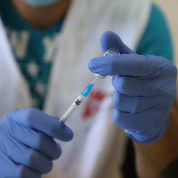 Combatendo a COVID-19 no Líbano por meio da prevenção e vacinação