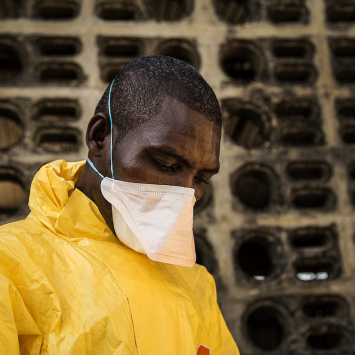 Sobreviventes do Ebola: cura pela partilha