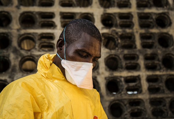 Sobreviventes do Ebola: cura pela partilha