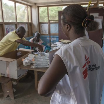 liberia-msf143553-ebola-yann-libessart