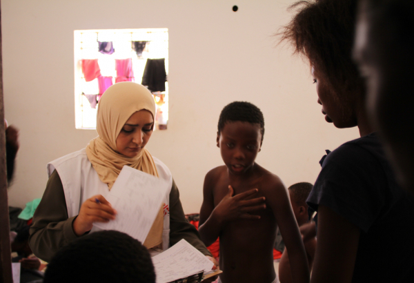 Líbia: desnutrição e condições desumanas no centro de detenção de trípoli