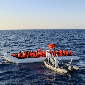 Mediterrâneo: 21 mulheres e um homem morrem no mar; 209 são resgatados