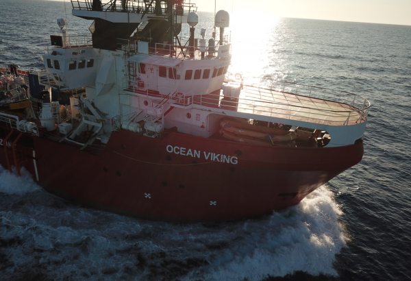 Sobreviventes resgatados pelo Ocean Viking poderão desembarcar em Lampedusa