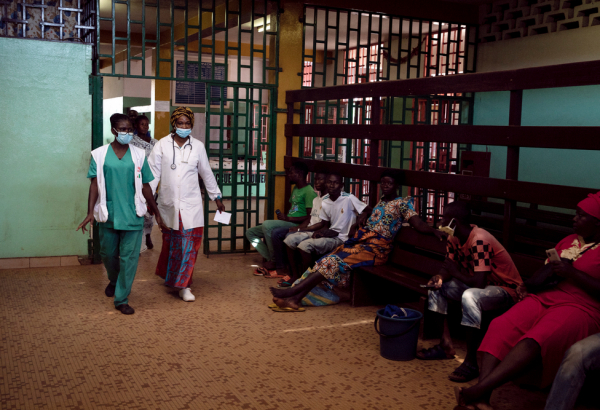 HIV: resposta centrada na comunidade precisa de mais recursos na África Ocidental e Central