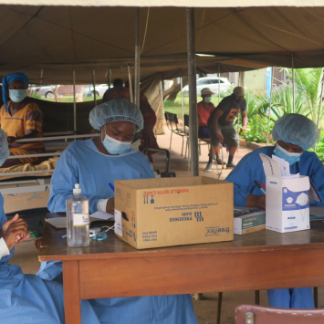 Zimbábue: sistema de saúde está exaurido pela onda mais recente de COVID-19