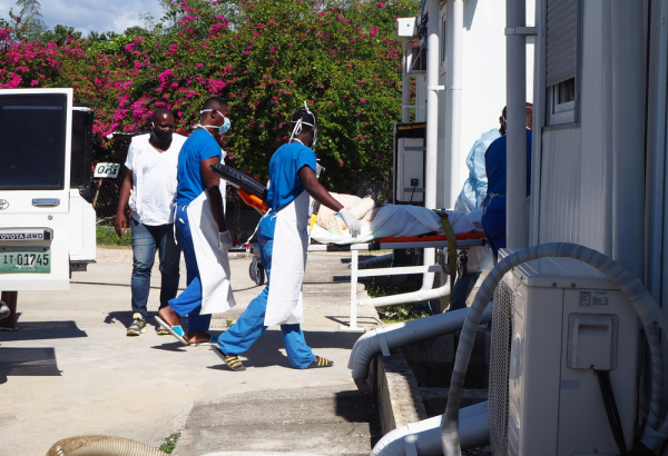 Onda de violência no Haiti faz MSF transferir pacientes