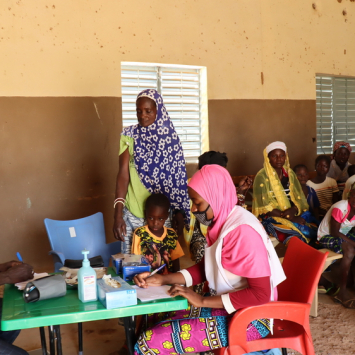 Burkina Faso: prestando cuidados de saúde em uma região devastada pela violência Burkina Faso: prestando cuidados de saúde em uma região devastada pela violência