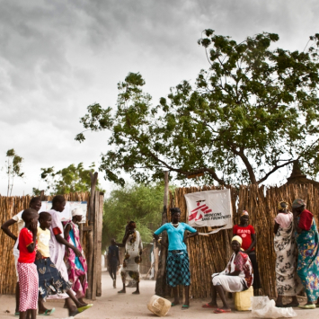 “Ela está olhando para mim... ela está viva”: a bebê prematura que superou todas as expectativas no Sudão do Sul