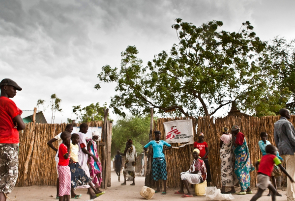 “Ela está olhando para mim... ela está viva”: a bebê prematura que superou todas as expectativas no Sudão do Sul