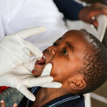 Vacinação contra a cólera na igreja São José, um dos 15 locais usados por MSF no distrito de Kanyama durante uma campanha de vacinação massiva contra a cólera em Lusaka.
