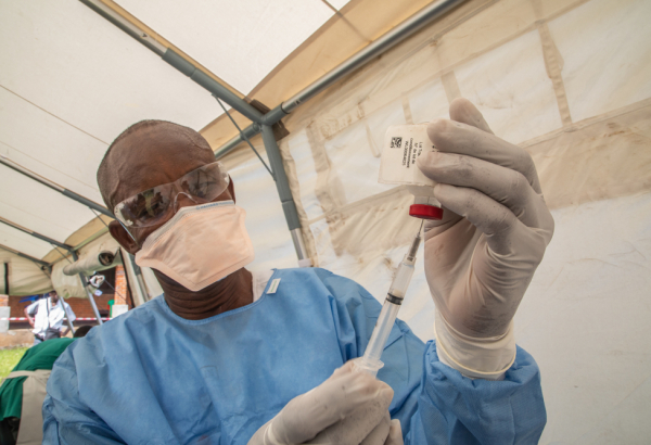 Criação de estoque global de vacina contra o Ebola é um passo positivo