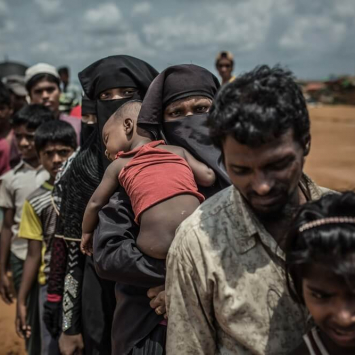 A travessia até Bangladesh quase nunca é segura. Além de cruzarem o rio Naf, que marca a fronteira entre o país e Mianmar, migrantes e refugiados também enfrentam o medo e a insegurança. A jornada é exaustiva e traumatizante.