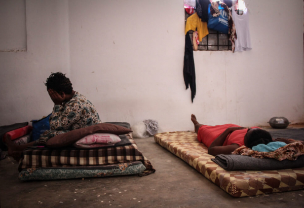 Líbia: refugiados e migrantes presos em Trípoli são feridos em tiroteio