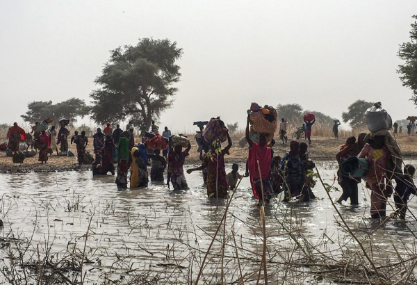 Milhares que fogem de Rann, na Nigéria, buscam assistência em Camarões