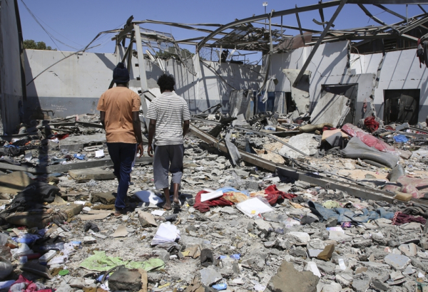 Sam Turner, coordenador de MSF na Líbia, fala sobre o ataque aéreo ao centro de detenção de Tajoura, na Líbia