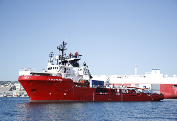 Ocean Viking é impedido de voltar para área de resgate no mar por medida discriminatória