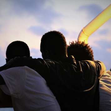 Após 14 dias, 356 pessoas a bordo do navio irão para Malta e depois a outros países europeus