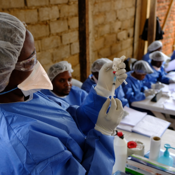 Gana recebe 600 mil doses da vacina COVAX