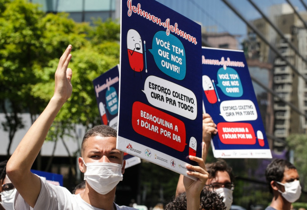 Johnson & Johnson reduz preço de medicamento contra tuberculose, mas governos precisam ampliar o acesso ao melhor tratamento