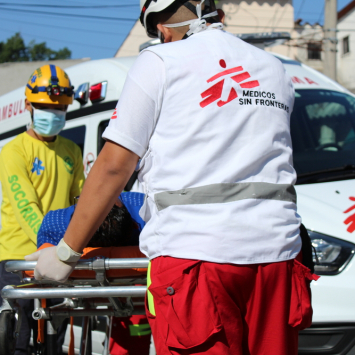 MSF realiza serviço de ambulância em Ilopango, El Salvador