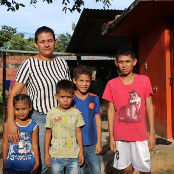 Migrantes venezuelanos vivem em uma encruzilhada na fronteira com a Colômbia