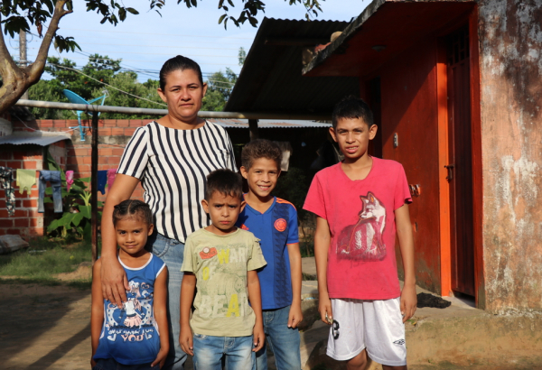 Migrantes venezuelanos vivem em uma encruzilhada na fronteira com a Colômbia