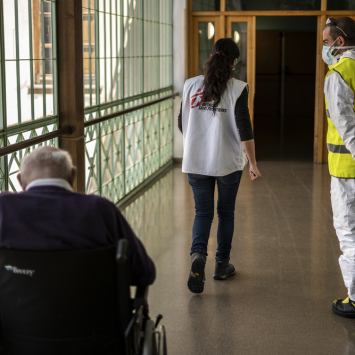 Espanha: pacientes idosos precisam de melhor atendimento e despedidas dignas com as famílias
