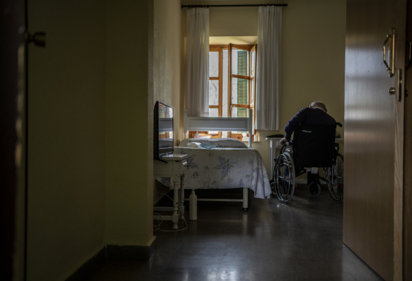 Muitas pessoas estão morrendo de COVID-19 sozinhas, assustadas e em péssimo estado