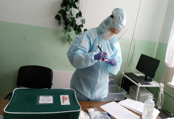 Resposta à COVID-19 no leste da Ucrânia, região afetada por conflito