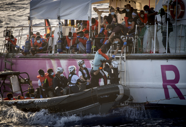 4 resgates no mar Mediterrâneo realizados pelo navio Sea-Watch 4 em agosto de 2020