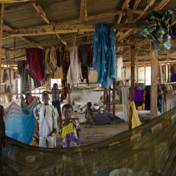 Nigéria: "Tudo o que tenho neste mundo são as roupas do corpo"