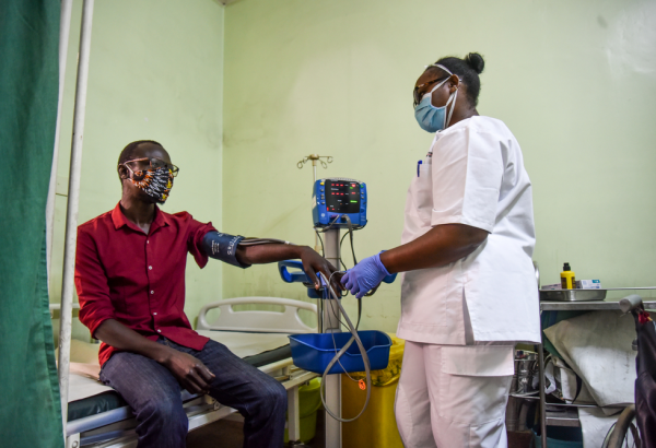 COVID-19 e falta de equipamento de proteção ameaçam atendimento médico no Quênia