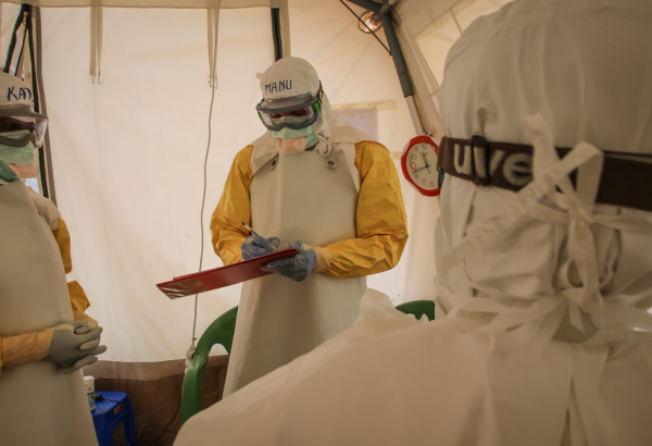 “Ebola é sobre seres humanos e confiança”