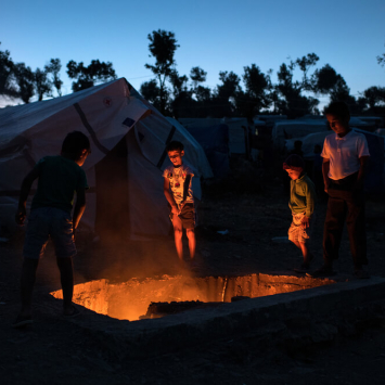 Grécia: aumentam as tentativas de suicídio e autoagressão entre crianças refugiadas no campo de Moria