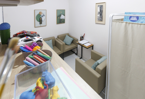 Sala de acolhimento a sobreviventes de violência sexual na Unidade Básica de Saúde (UBS) de Portelinha, construída por MSF em parceria com as autoridades locais de saúde para promover e aprimorar um atendimento mais humanizado