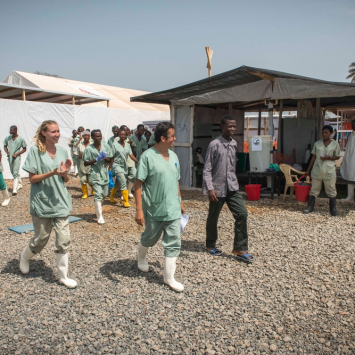 serra-leoamsb17205-ebola-yann-libessart