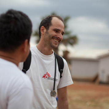Conheça o novo Presidente Internacional de Médicos Sem Fronteiras