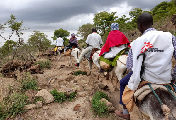 Vacinação urgente contra o sarampo e campanha de tratamento em Jebel Marra, Darfur do Sul